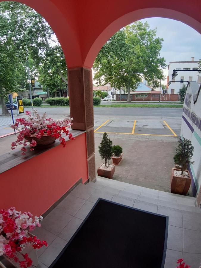 Guest House Villa Lord Novi Sad Exterior foto